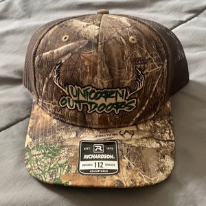 camo printed snap back